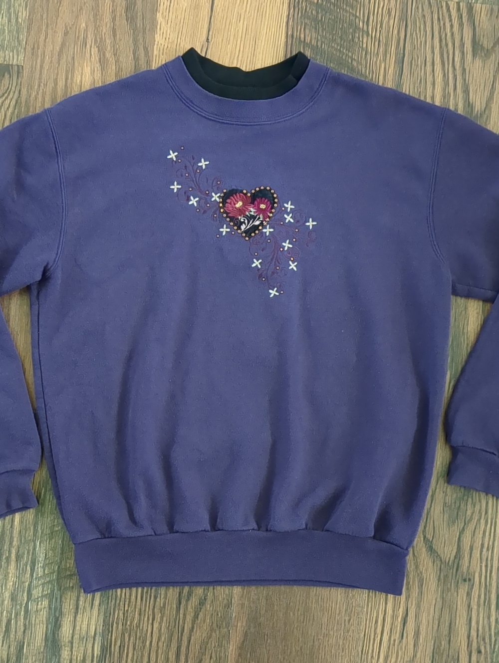 Vintage 90s Top Stitch Embroidered Heart Floral Purple Sweatshirt, Size Medium